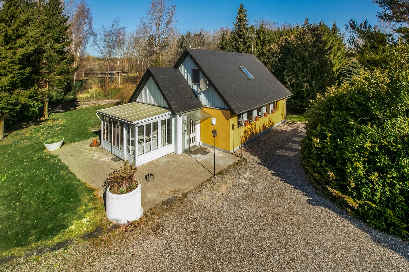 Little house with a conservatory